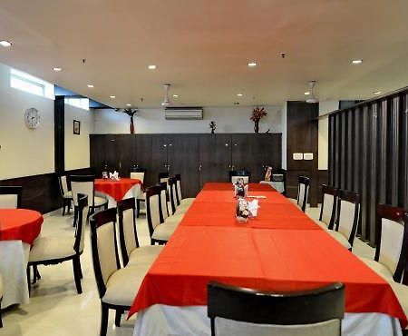 Hotel Meridian Plaza New Delhi Ngoại thất bức ảnh