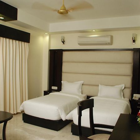 Hotel Meridian Plaza New Delhi Ngoại thất bức ảnh
